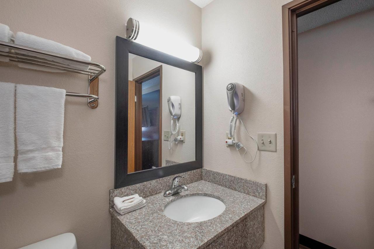 Red Roof Inn Бристол Екстериор снимка