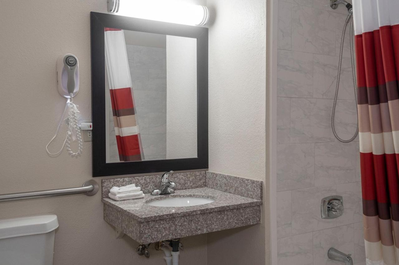 Red Roof Inn Бристол Екстериор снимка